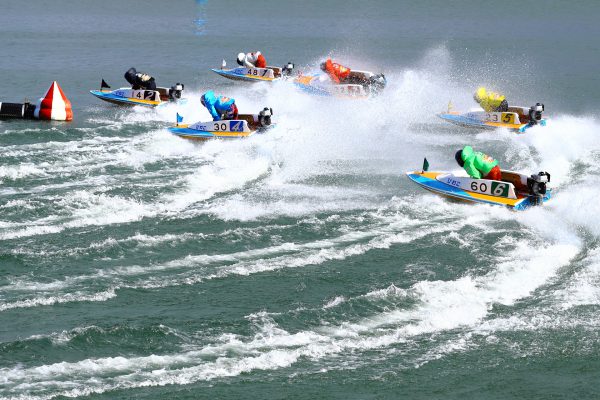 ボートレースびわこ（日本最大の湖・琵琶湖を望む景観を持つ　1952年（昭和27年）開設　全国で2番目の公認コース）